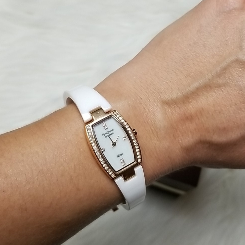 𝐑𝐞𝐭𝐚𝐢𝐥 $𝟏𝟎𝟓 Armitron Swarovski Crystals Rose Gold Bangle Watch New